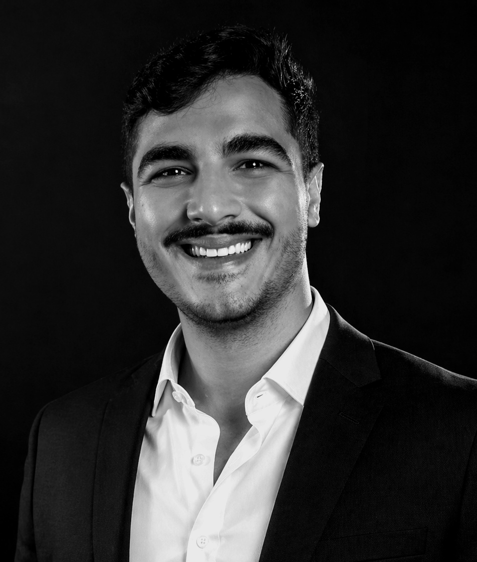 Retrato editorial em preto e branco de Leonardo Galvão
